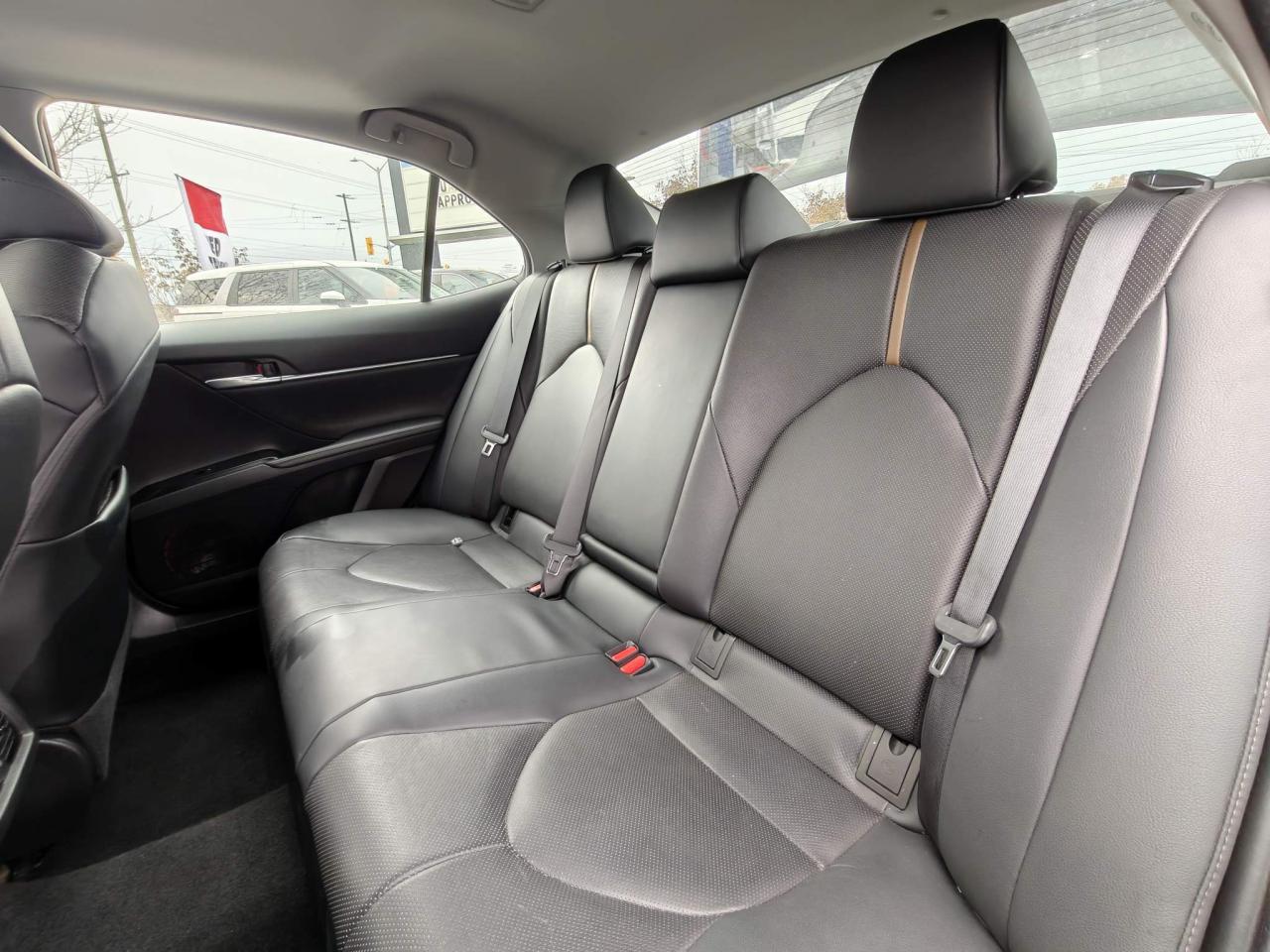 2020 Toyota Camry Hybrid XLE 4dr Sedan Photo