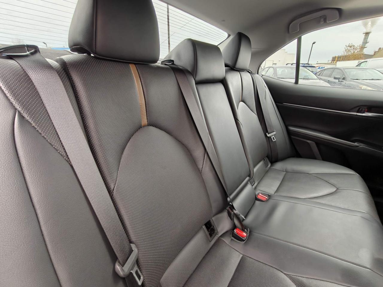 2020 Toyota Camry Hybrid XLE 4dr Sedan Photo