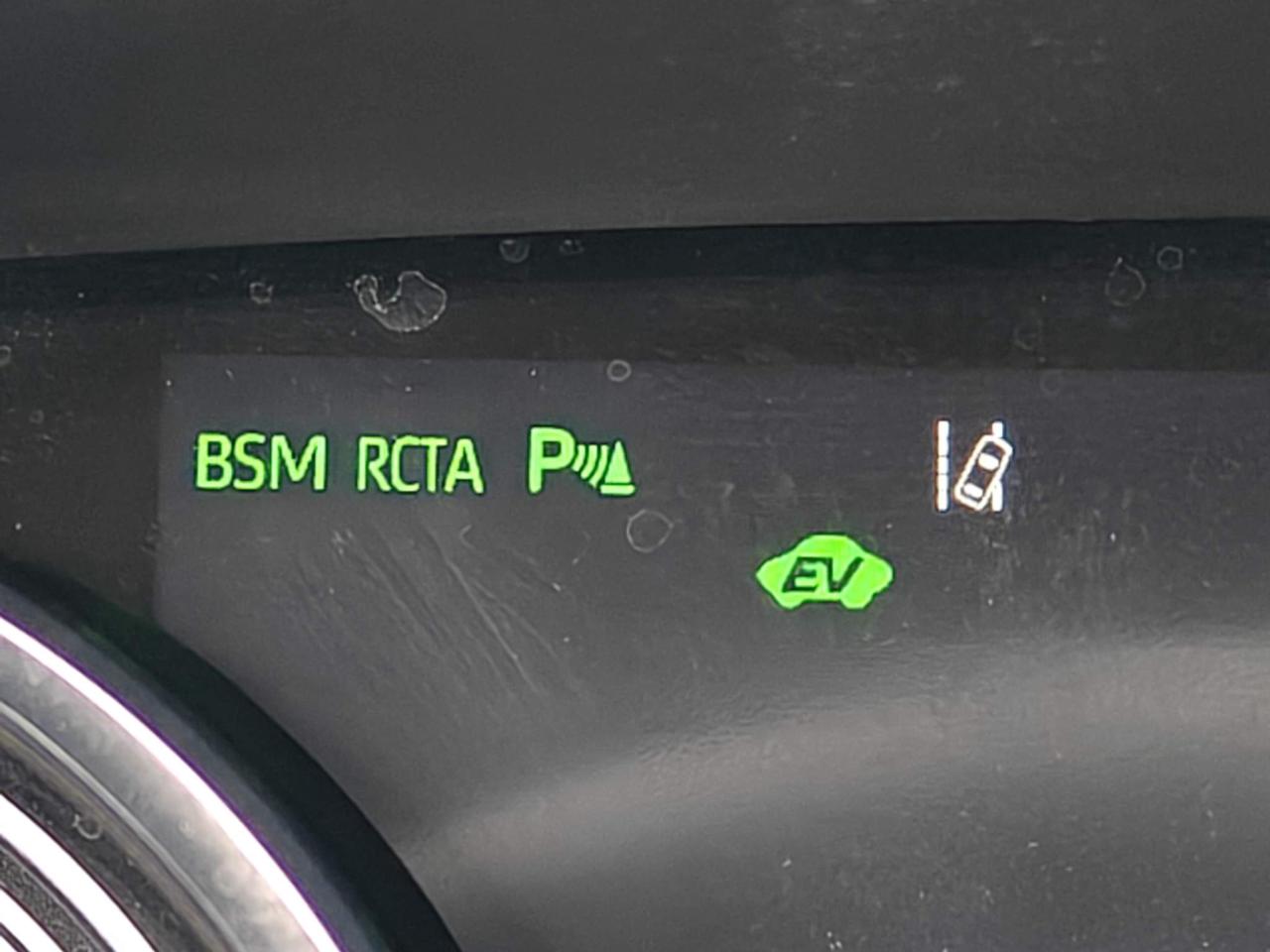 2020 Toyota Camry Hybrid XLE 4dr Sedan Photo