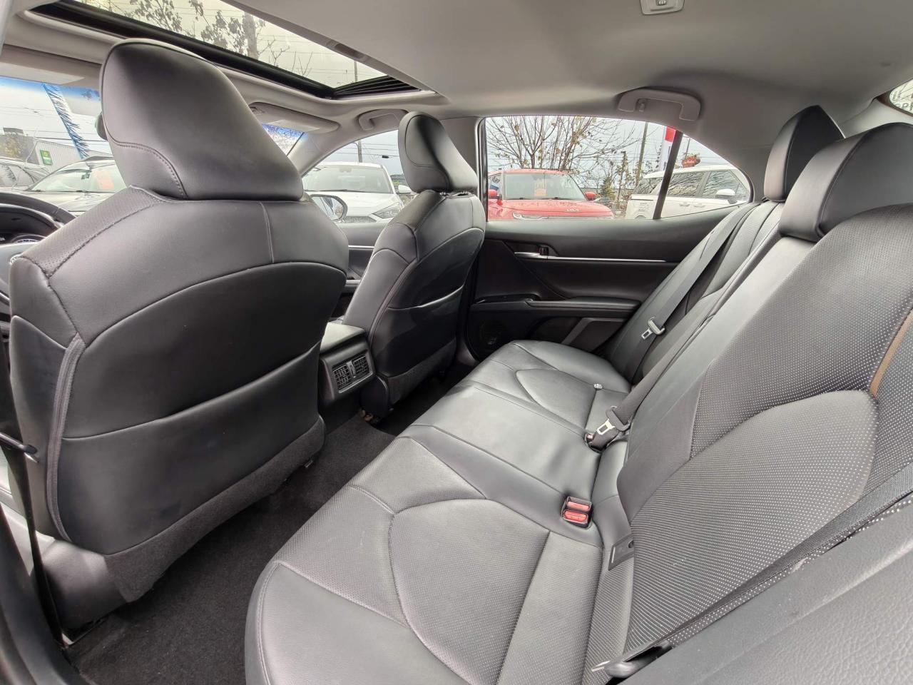 2020 Toyota Camry Hybrid XLE 4dr Sedan Photo