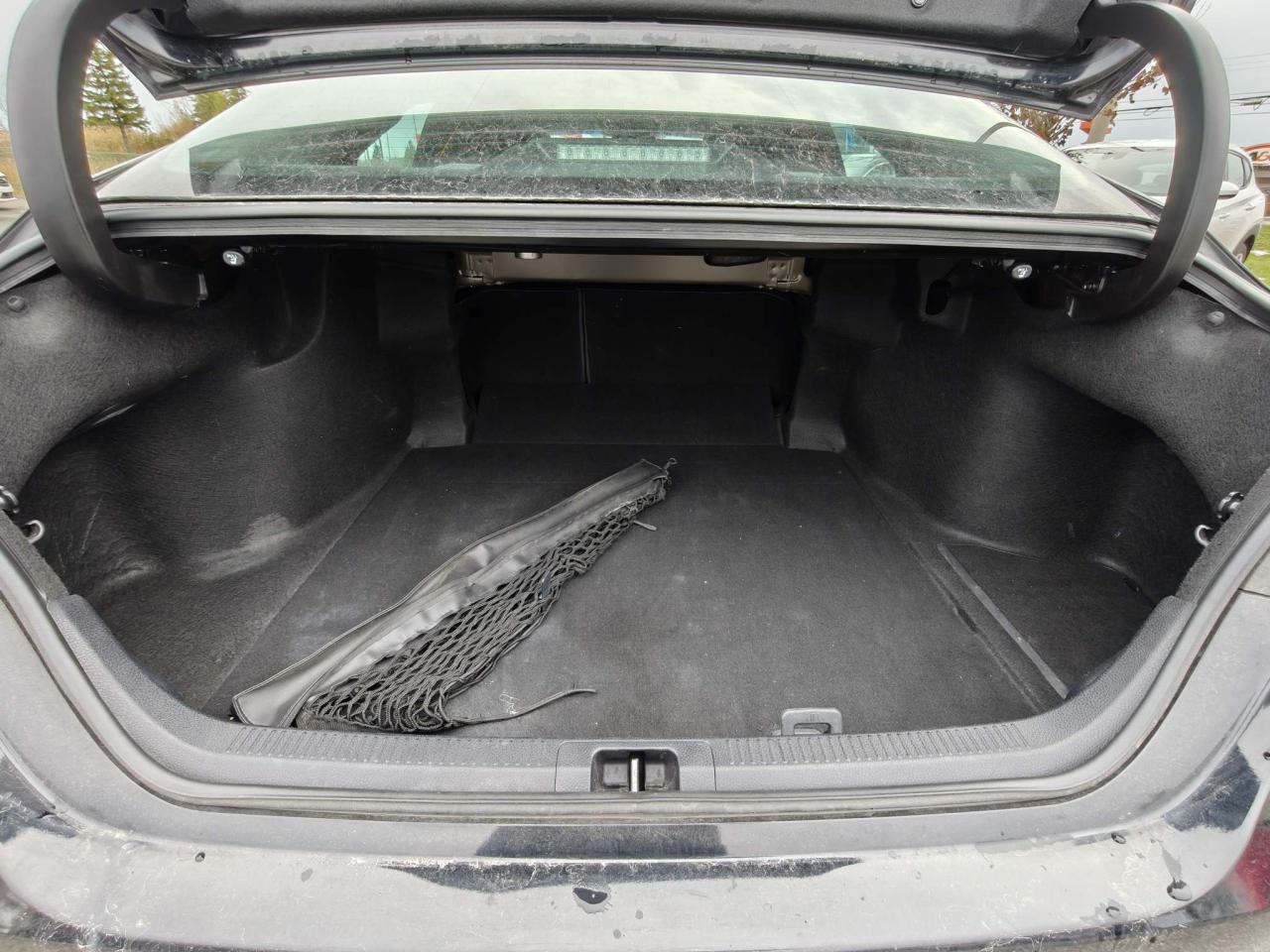 2020 Toyota Camry Hybrid XLE 4dr Sedan Photo