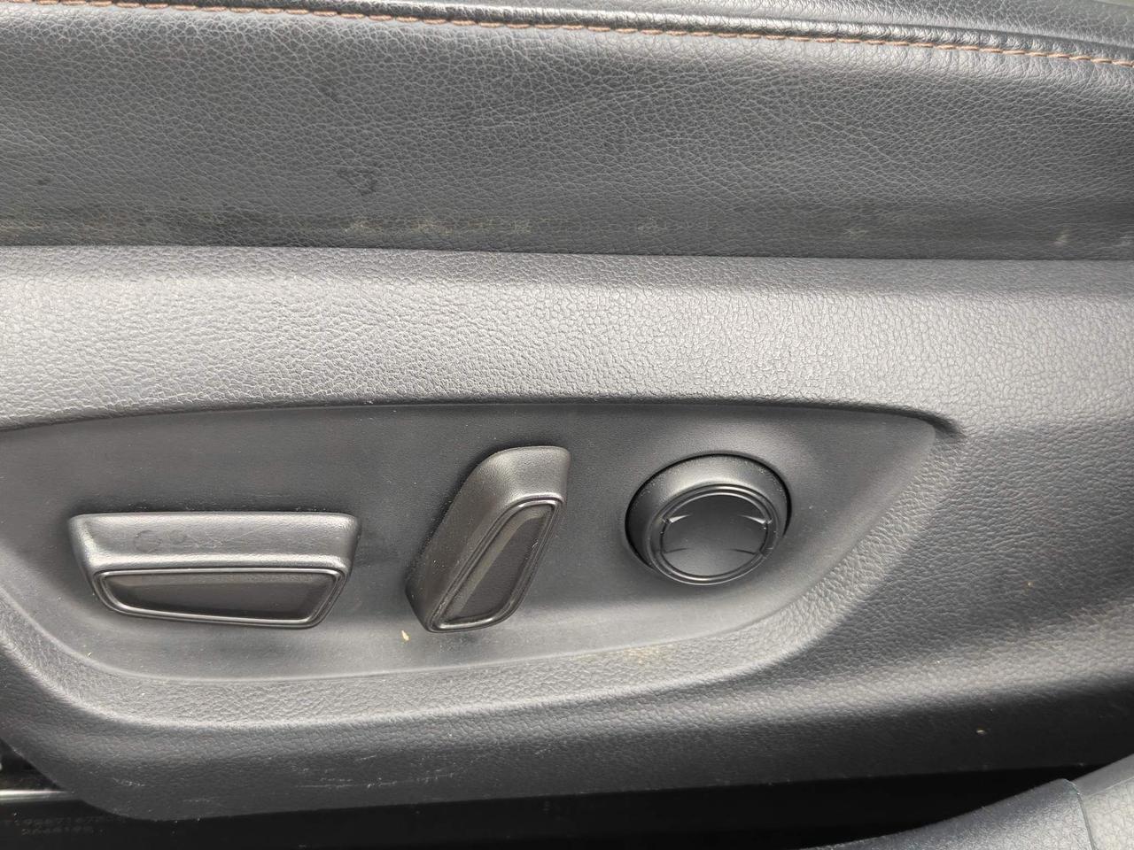 2020 Toyota Camry Hybrid XLE 4dr Sedan Photo