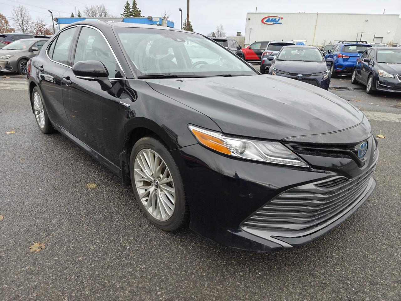 2020 Toyota Camry Hybrid XLE 4dr Sedan Photo
