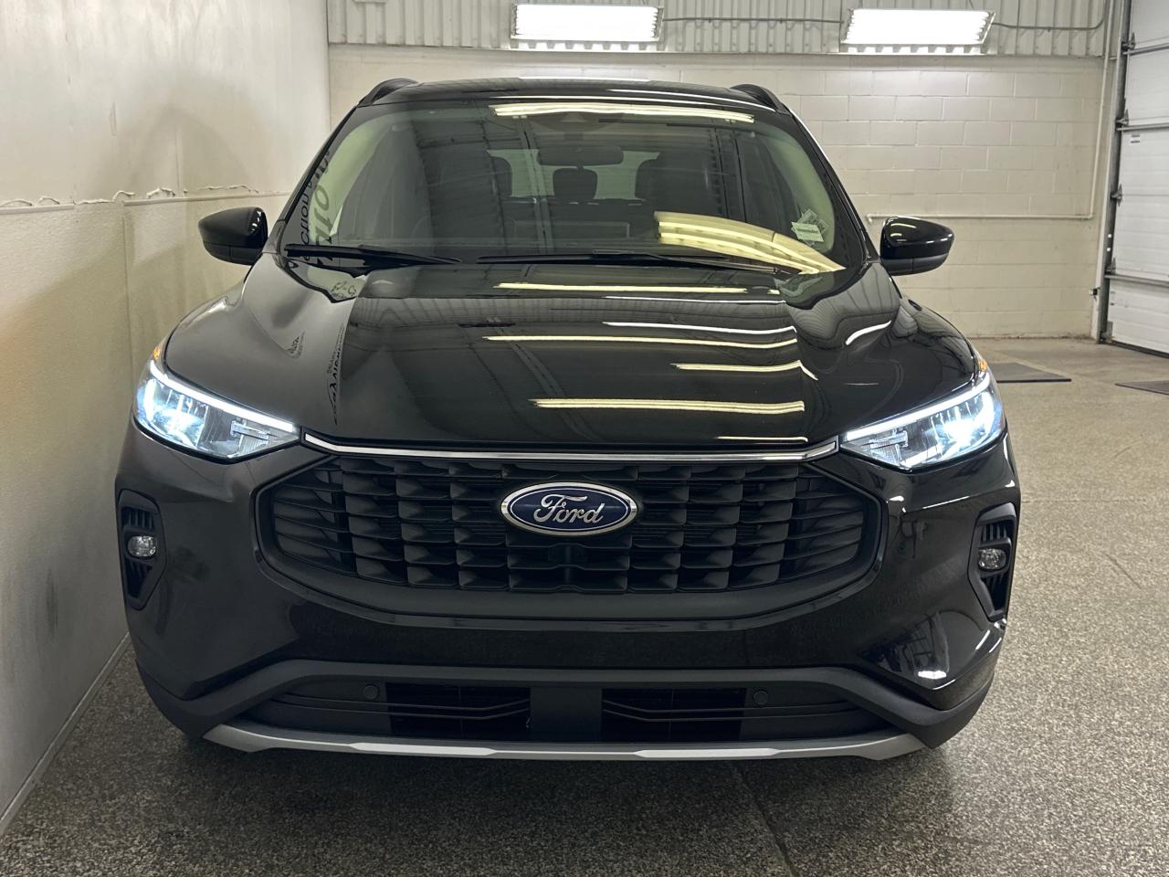 2023 Ford Escape PHEV 4dr Front-Wheel Drive Photo2