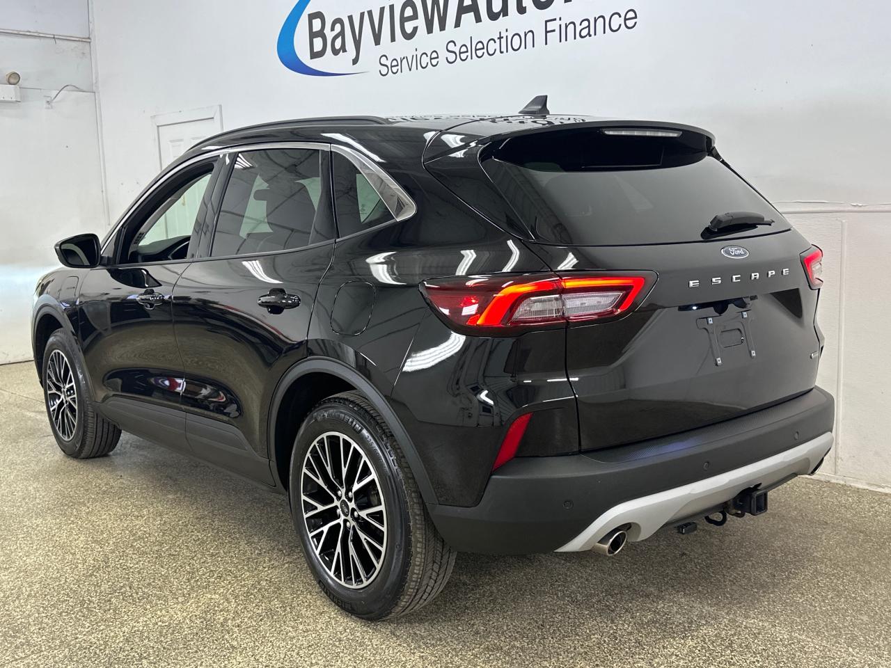 2023 Ford Escape PHEV 4dr Front-Wheel Drive Photo4