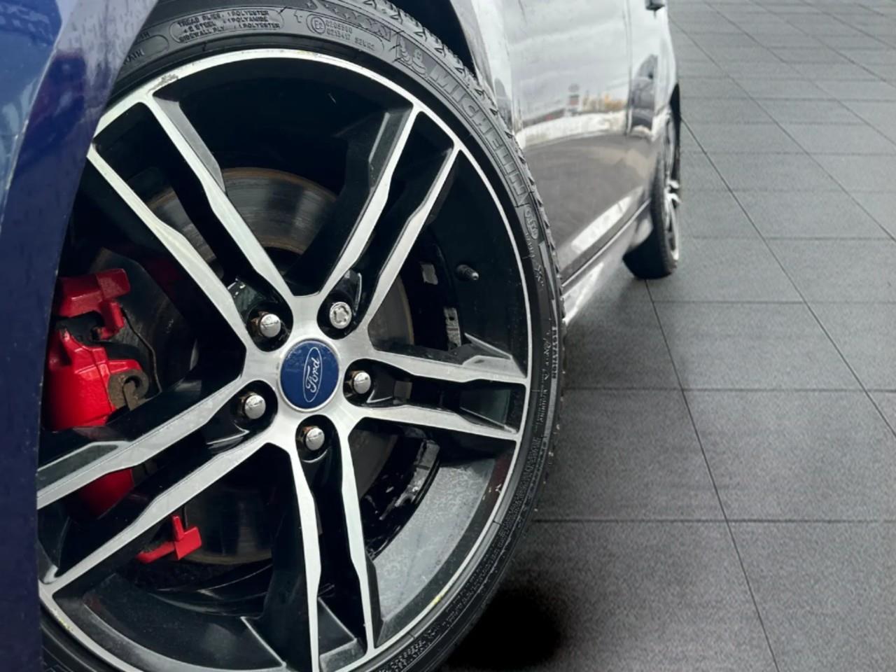 2016 Ford Focus ST Base 4dr Hatchback Photo