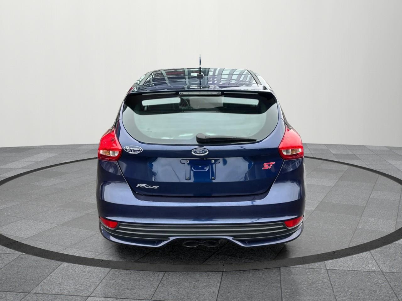 2016 Ford Focus ST Base 4dr Hatchback Photo
