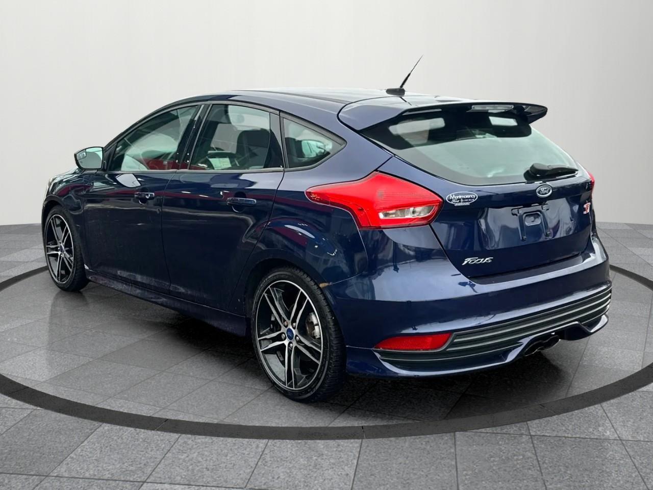 2016 Ford Focus ST Base 4dr Hatchback Photo