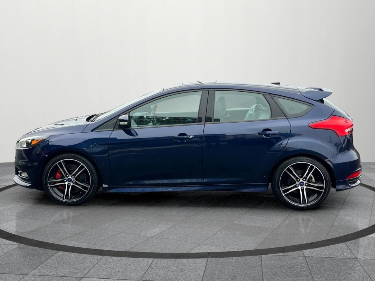 2016 Ford Focus ST Base 4dr Hatchback Photo