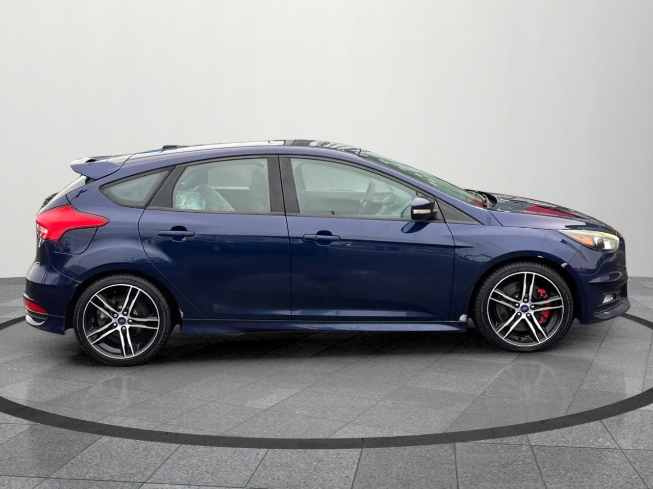 2016 Ford Focus ST Base 4dr Hatchback Photo