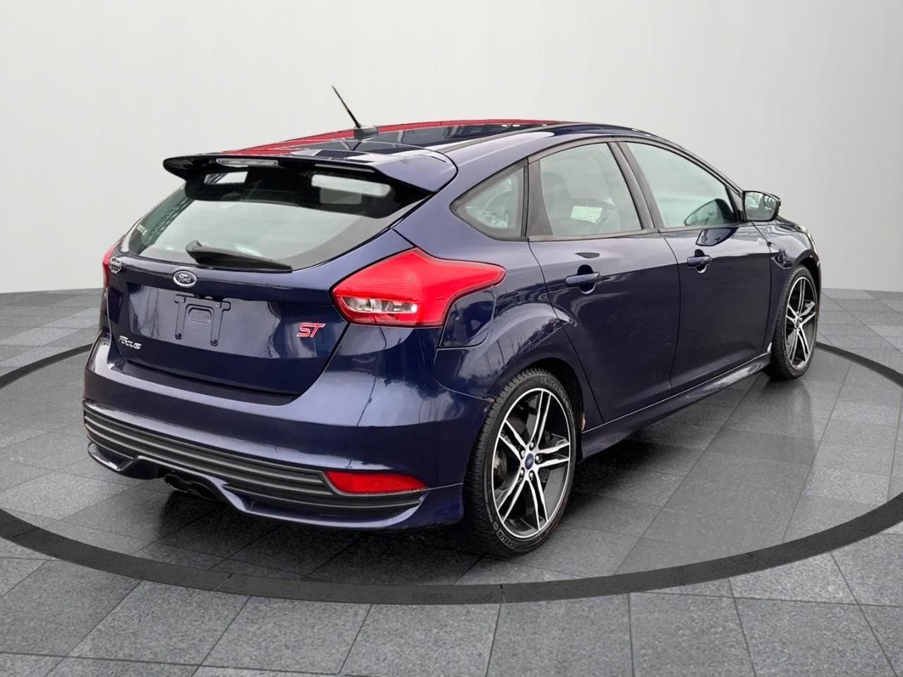 2016 Ford Focus ST Base 4dr Hatchback Photo