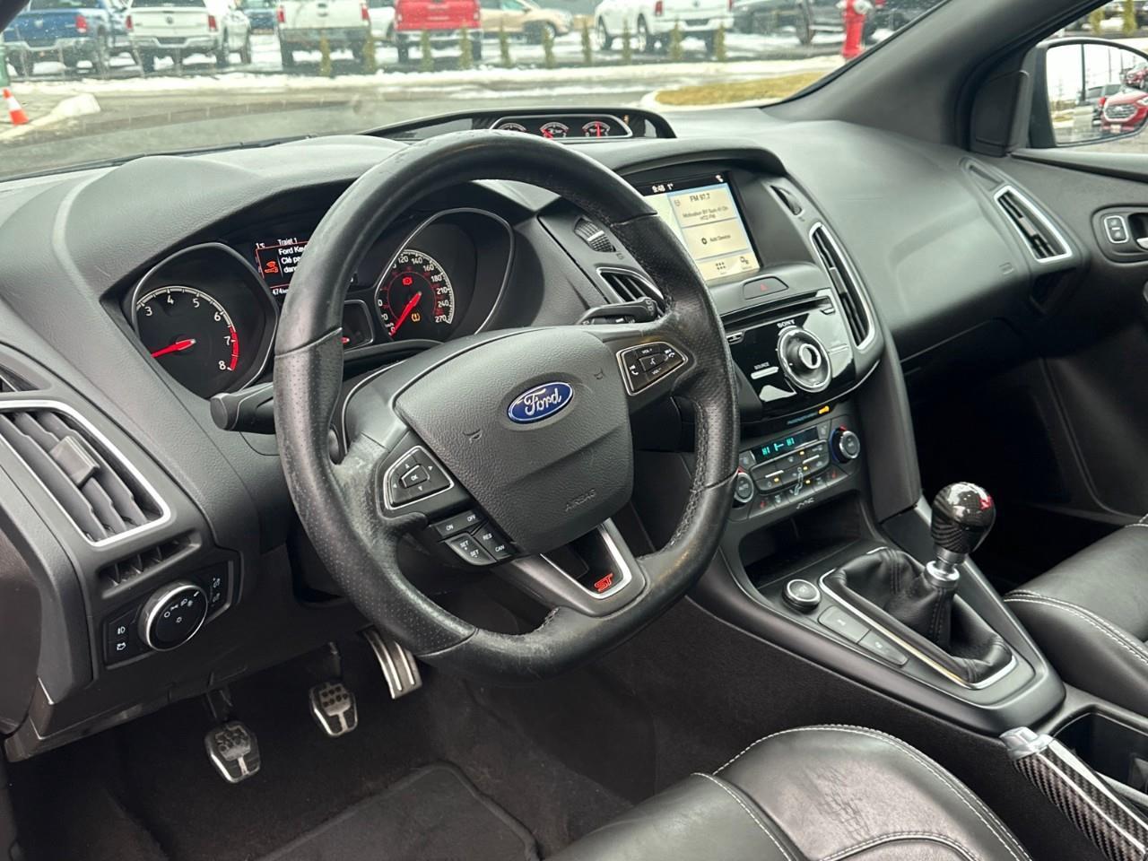 2016 Ford Focus ST Base 4dr Hatchback Photo