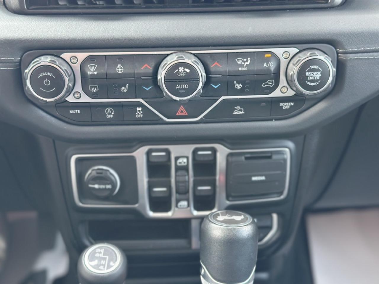 2024 Jeep Wrangler Sahara Photo