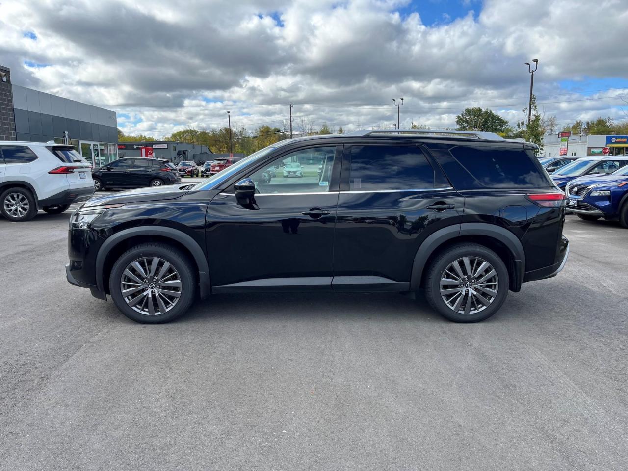 2022 Nissan Pathfinder SL 4dr 4x4 Photo