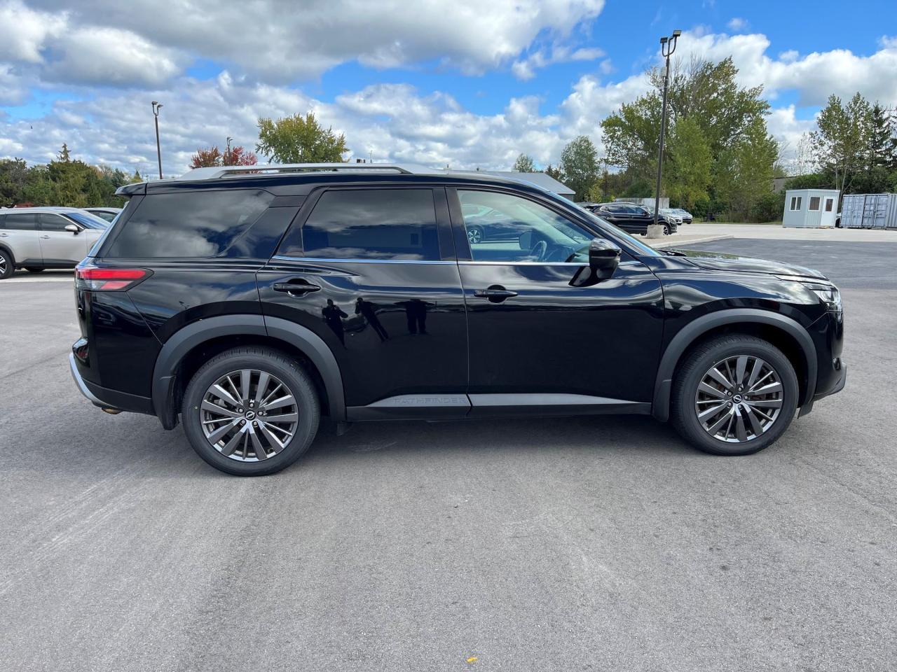 2022 Nissan Pathfinder SL 4dr 4x4 Photo