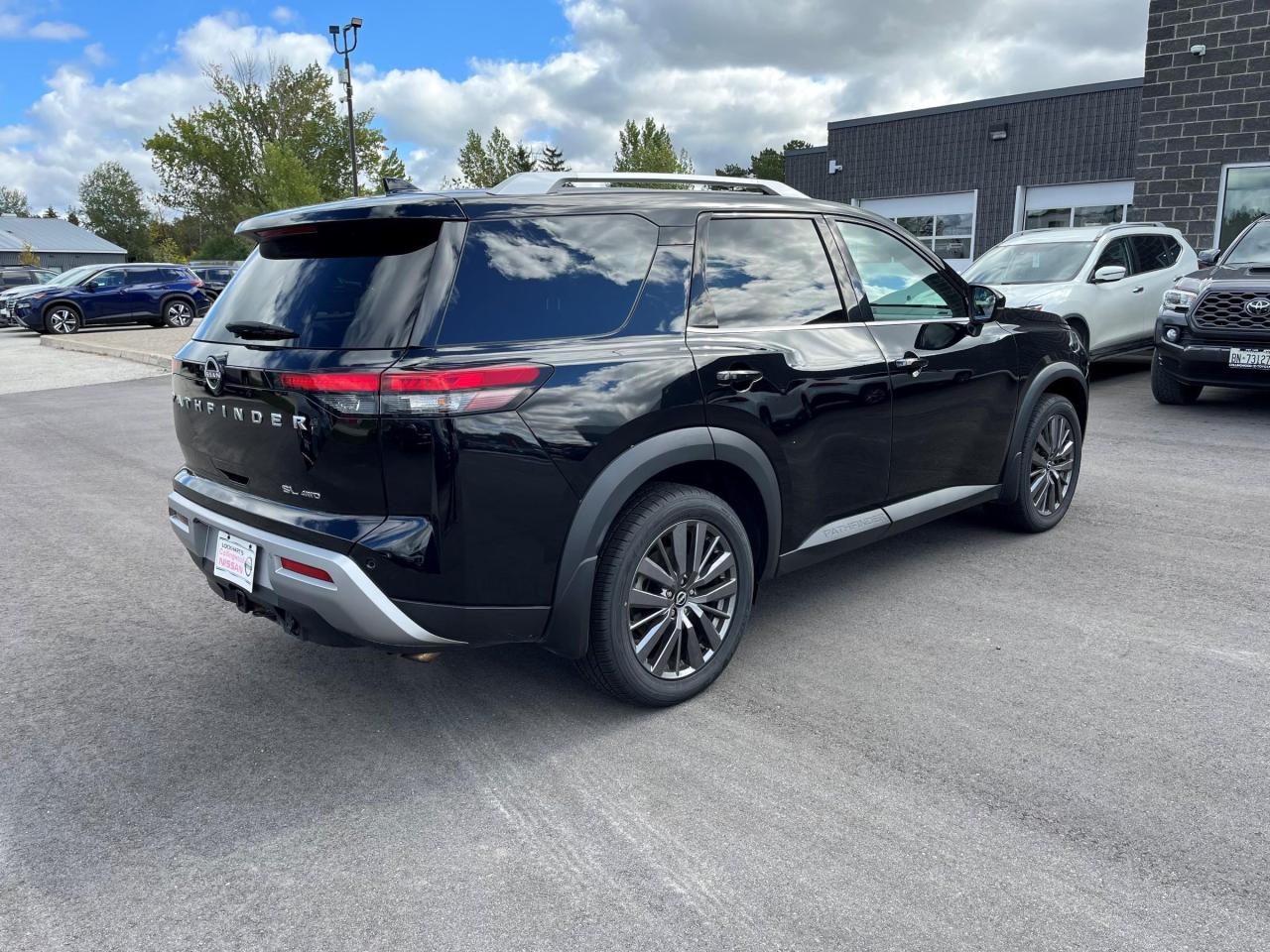 2022 Nissan Pathfinder SL 4dr 4x4 Photo