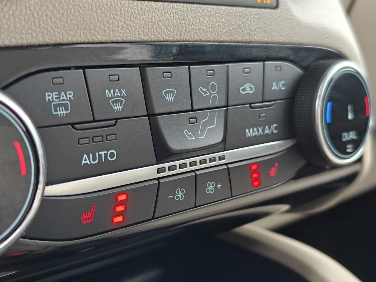 2022 Ford Escape SE Hybrid 4dr All-Wheel Drive Photo