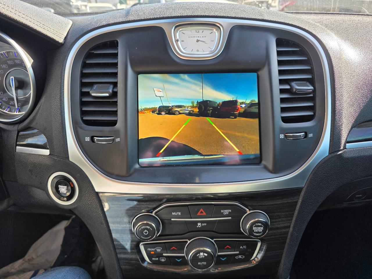 2018 Chrysler 300 Touring 4dr All-wheel Drive Sedan Photo3