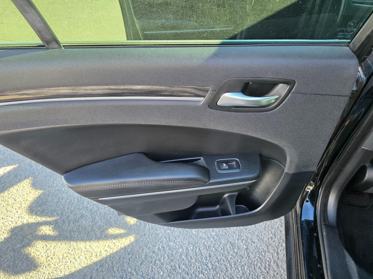 2018 Chrysler 300 Touring 4dr All-wheel Drive Sedan Photo