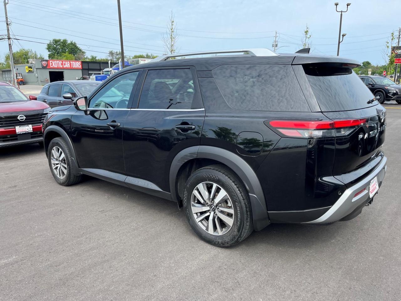 2022 Nissan Pathfinder SL 4dr 4x4 Photo4