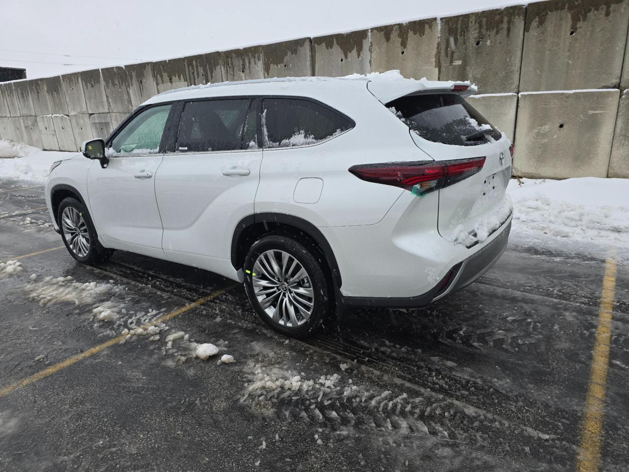 2026 Toyota Highlander Limited 4dr All-Wheel Drive Photo