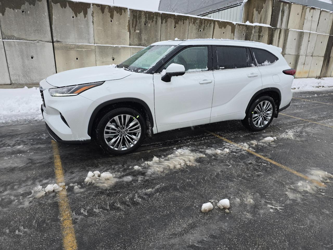 2026 Toyota Highlander Limited 4dr All-Wheel Drive Photo0