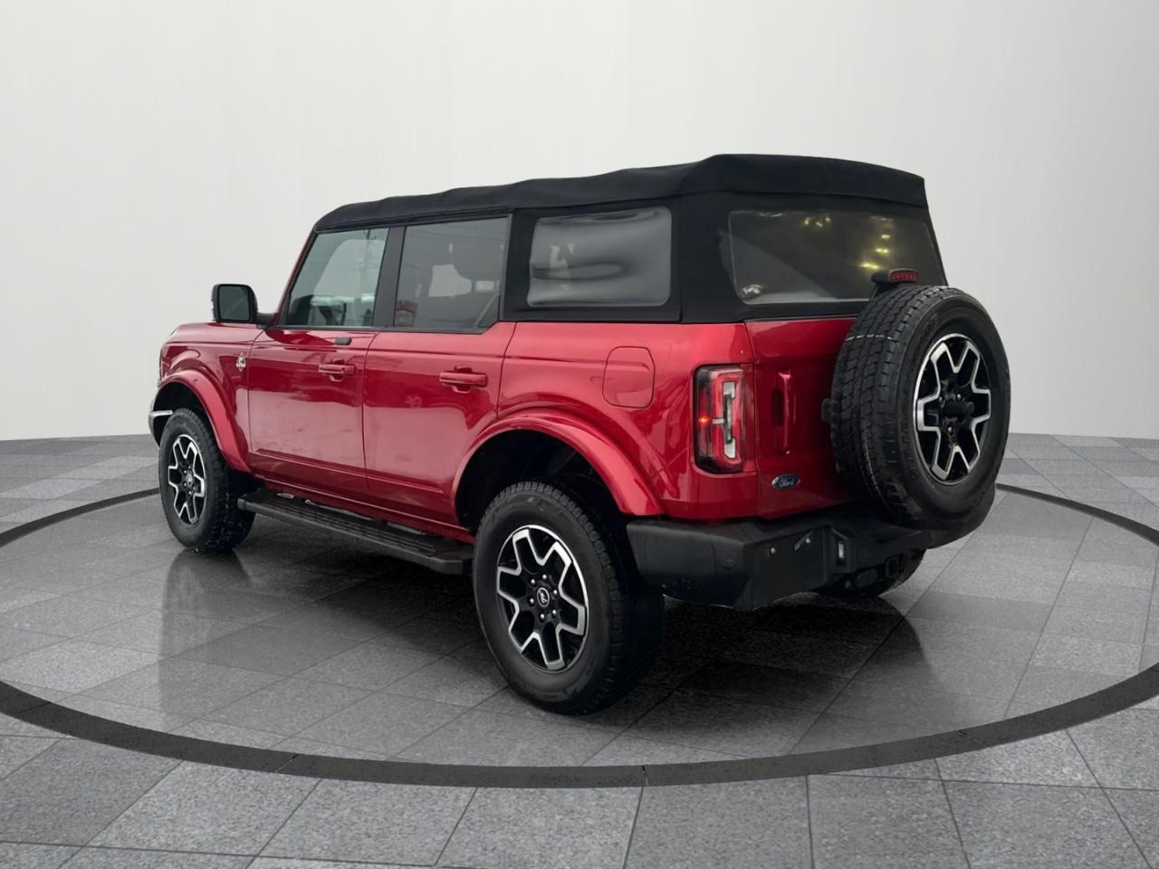 2021 Ford Bronco Outer Banks 4dr 4x4 Photo3