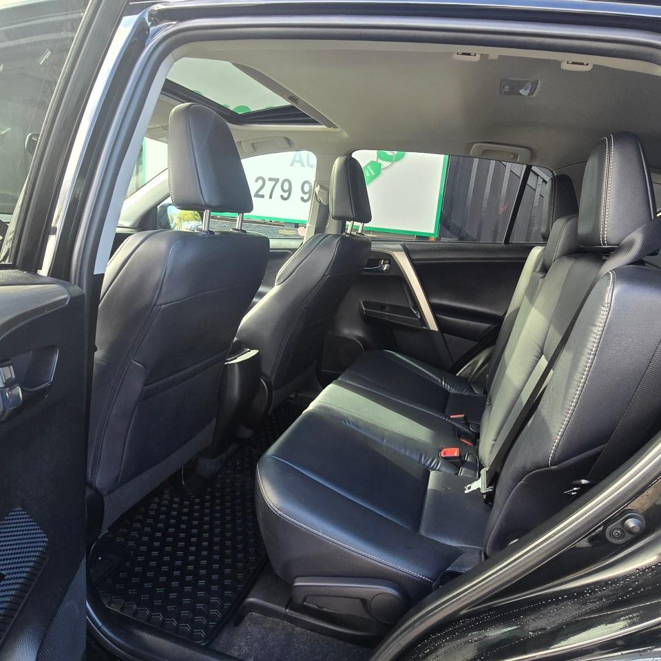 2015 Toyota RAV4 AWD 4dr Limited Photo