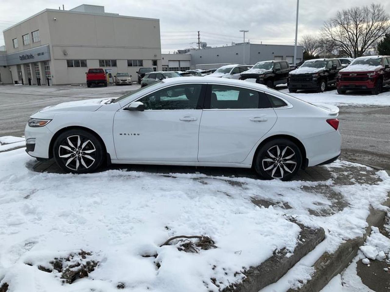 2022 Chevrolet Malibu RS Photo2