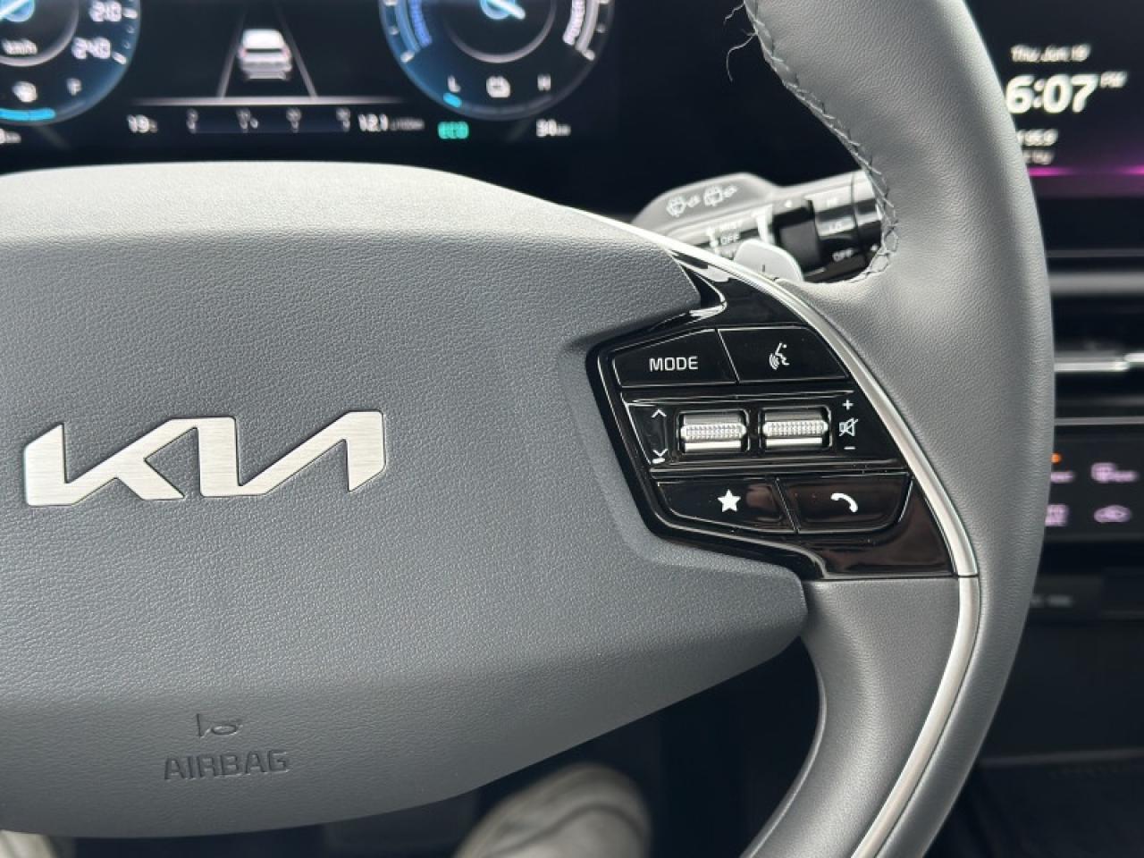 2025 Kia Niro Plug-In Hybrid EX Premium Photo