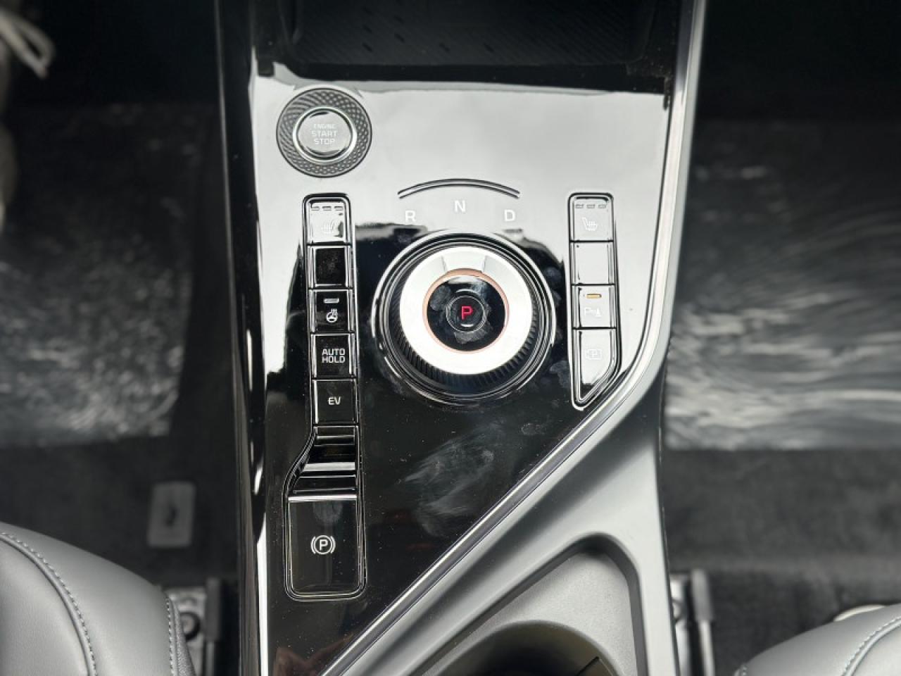 2025 Kia Niro Plug-In Hybrid EX Premium Photo