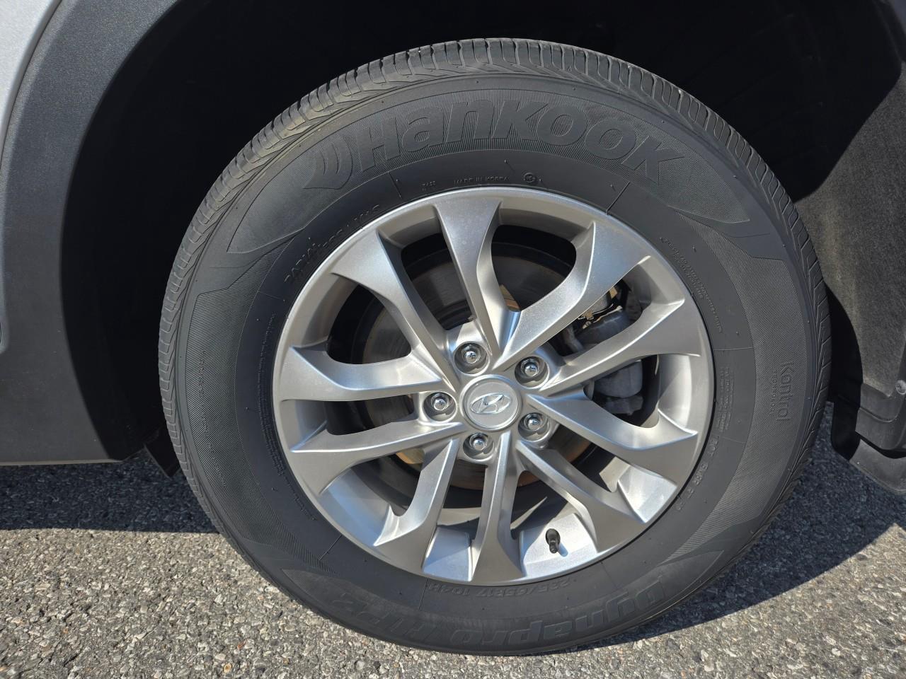 2019 Hyundai Santa Fe Essential w/Safety Package (A8) 4dr Front-Wheel Drive Photo