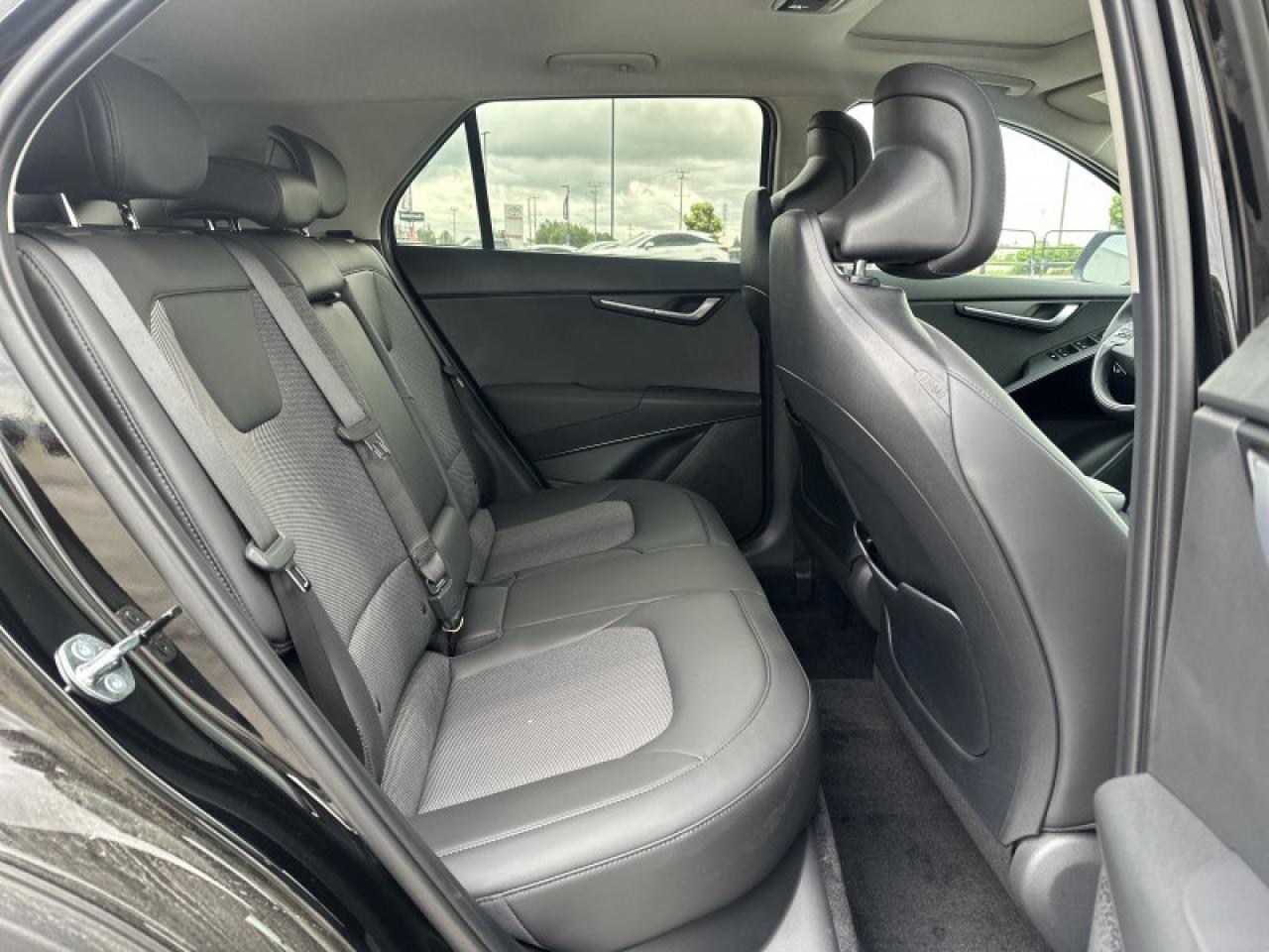 2025 Kia Niro Plug-In Hybrid EX Premium Photo