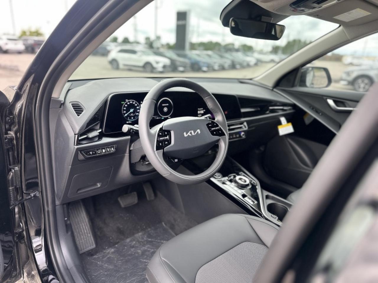 2025 Kia Niro Plug-In Hybrid EX Premium Photo