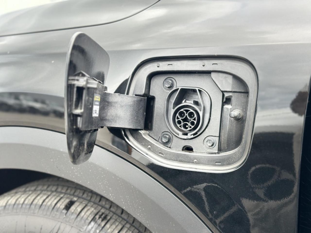 2025 Kia Niro Plug-In Hybrid EX Premium Photo