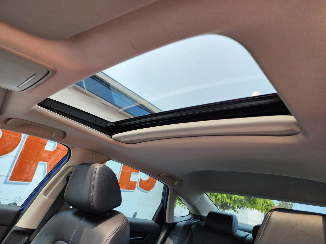 2022 Honda Civic Touring 4dr Sedan Photo