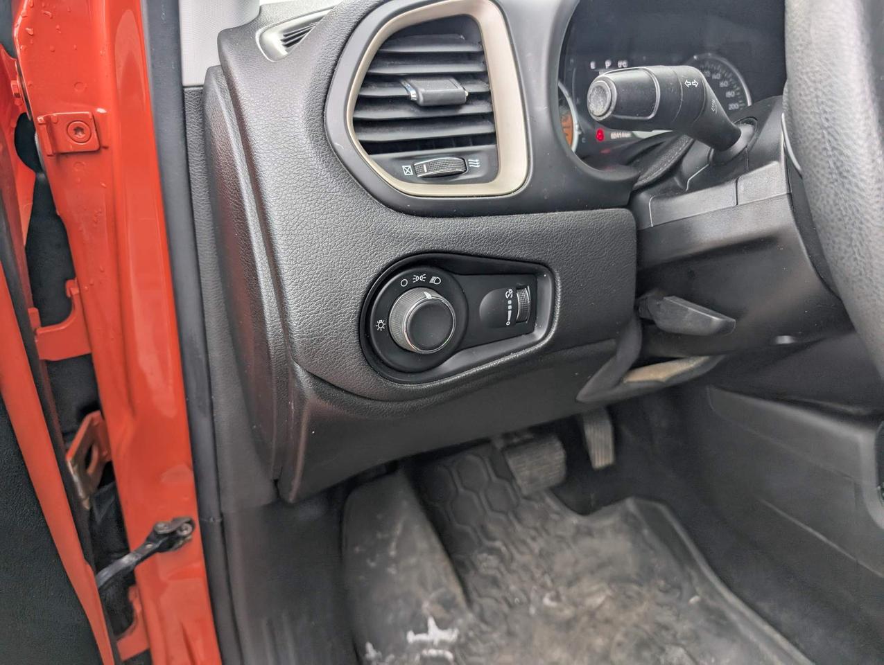 2015 Jeep Renegade Sport 4dr Front-wheel Drive Photo