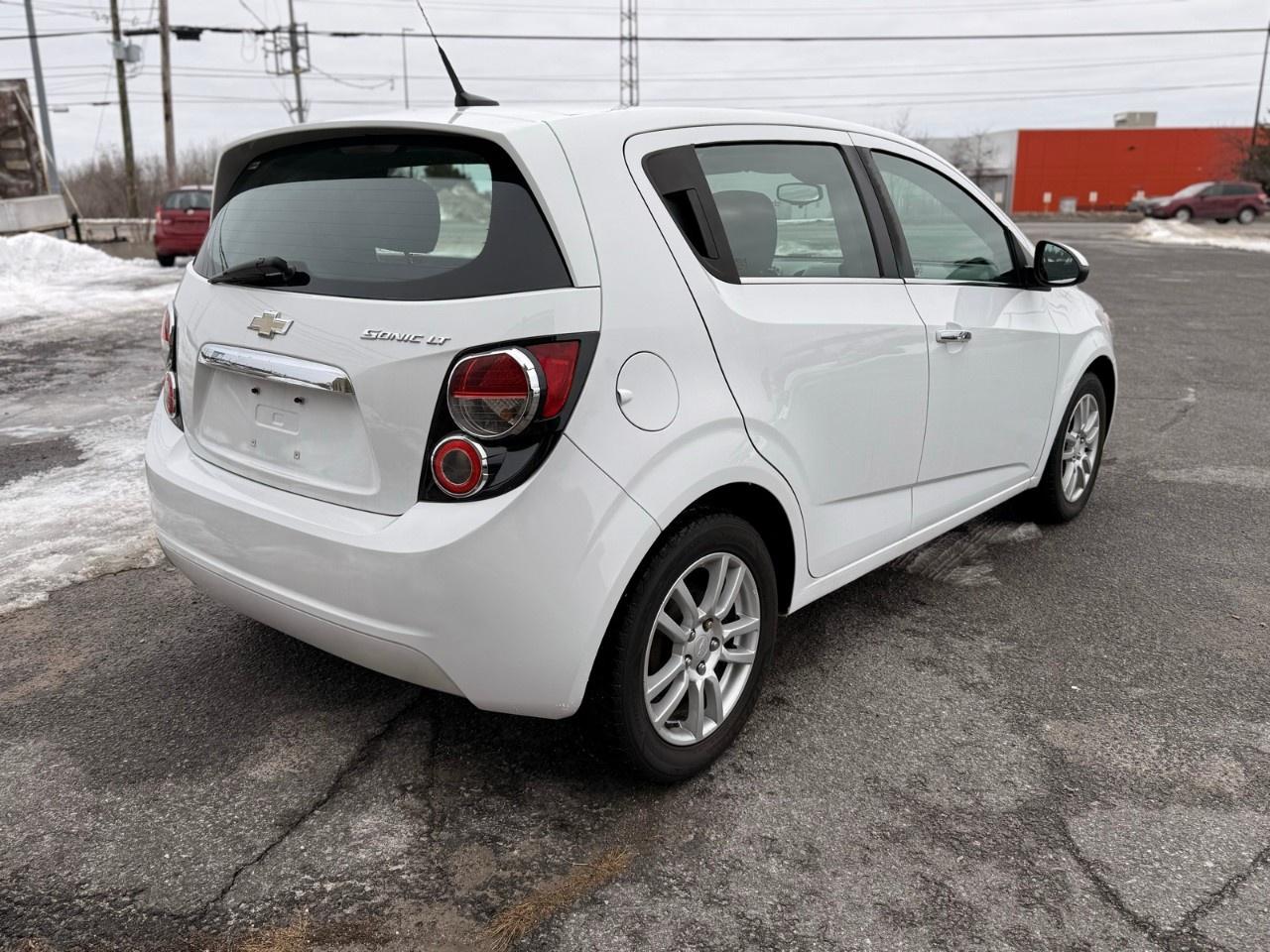 2013 Chevrolet Sonic 5dr HB LT Auto Photo4