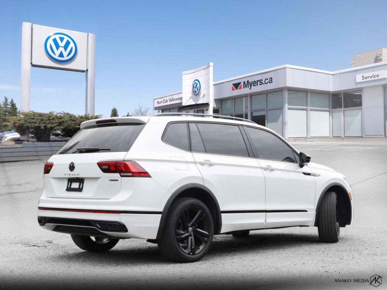 2024 Volkswagen Tiguan Comfortline R-Line Black Edition Photo