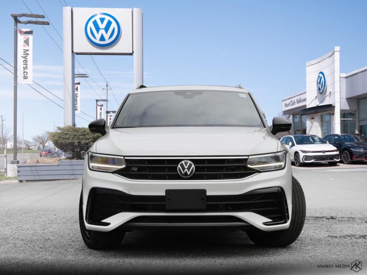2024 Volkswagen Tiguan Comfortline R-Line Black Edition Photo4