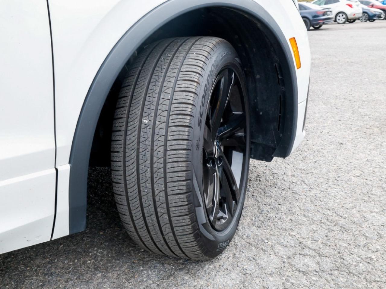 2024 Volkswagen Tiguan Comfortline R-Line Black Edition Photo