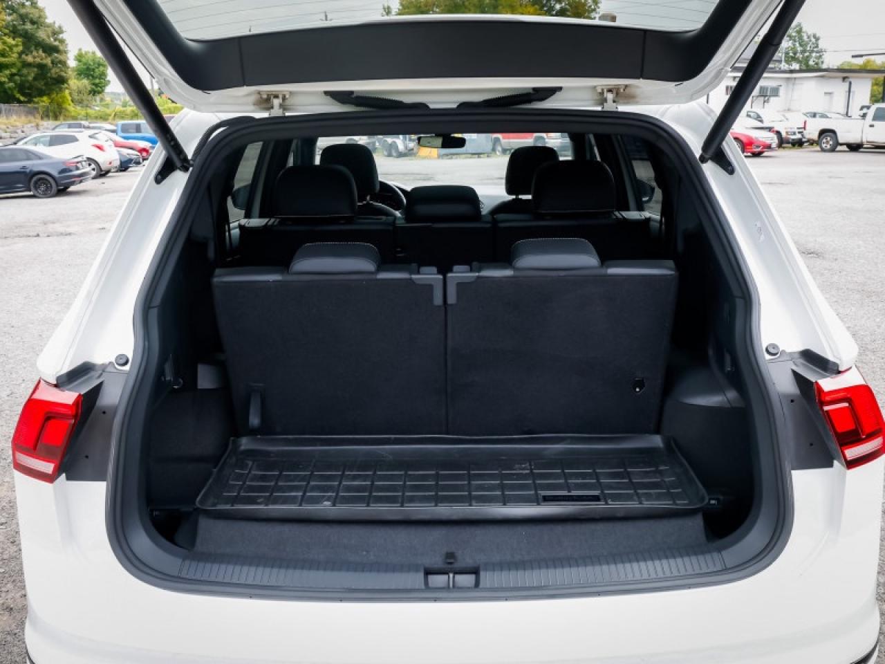 2024 Volkswagen Tiguan Comfortline R-Line Black Edition Photo