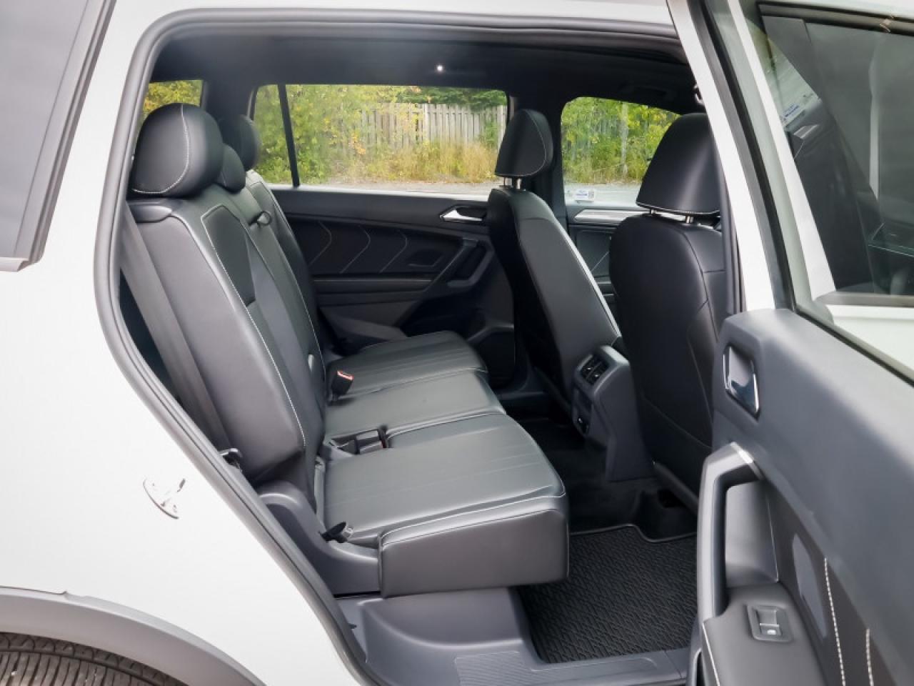 2024 Volkswagen Tiguan Comfortline R-Line Black Edition Photo