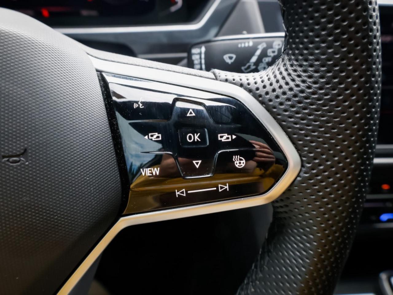 2024 Volkswagen Tiguan Comfortline R-Line Black Edition Photo