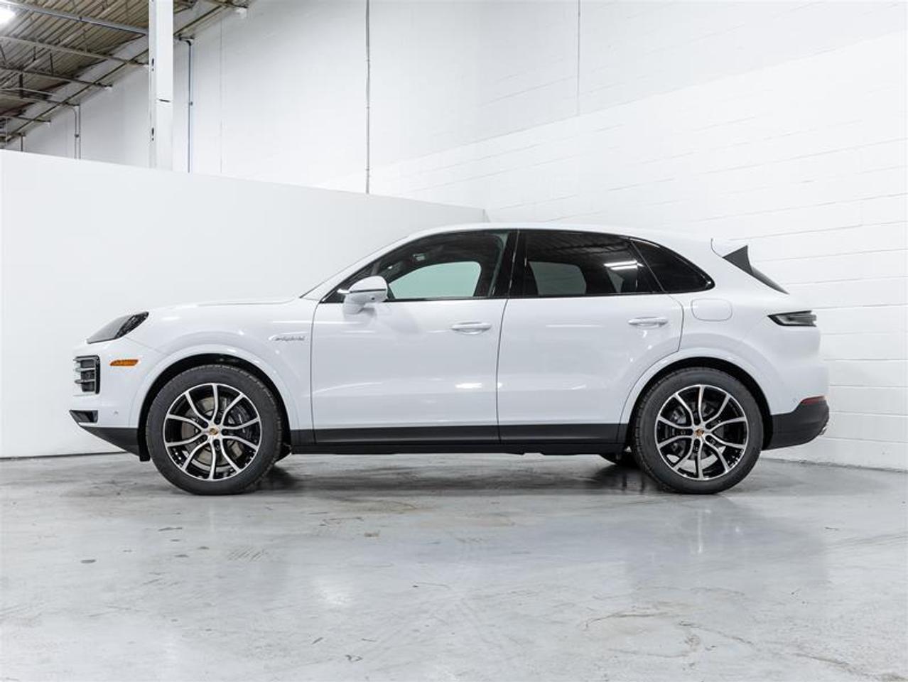 2026 Porsche Cayenne  Photo3