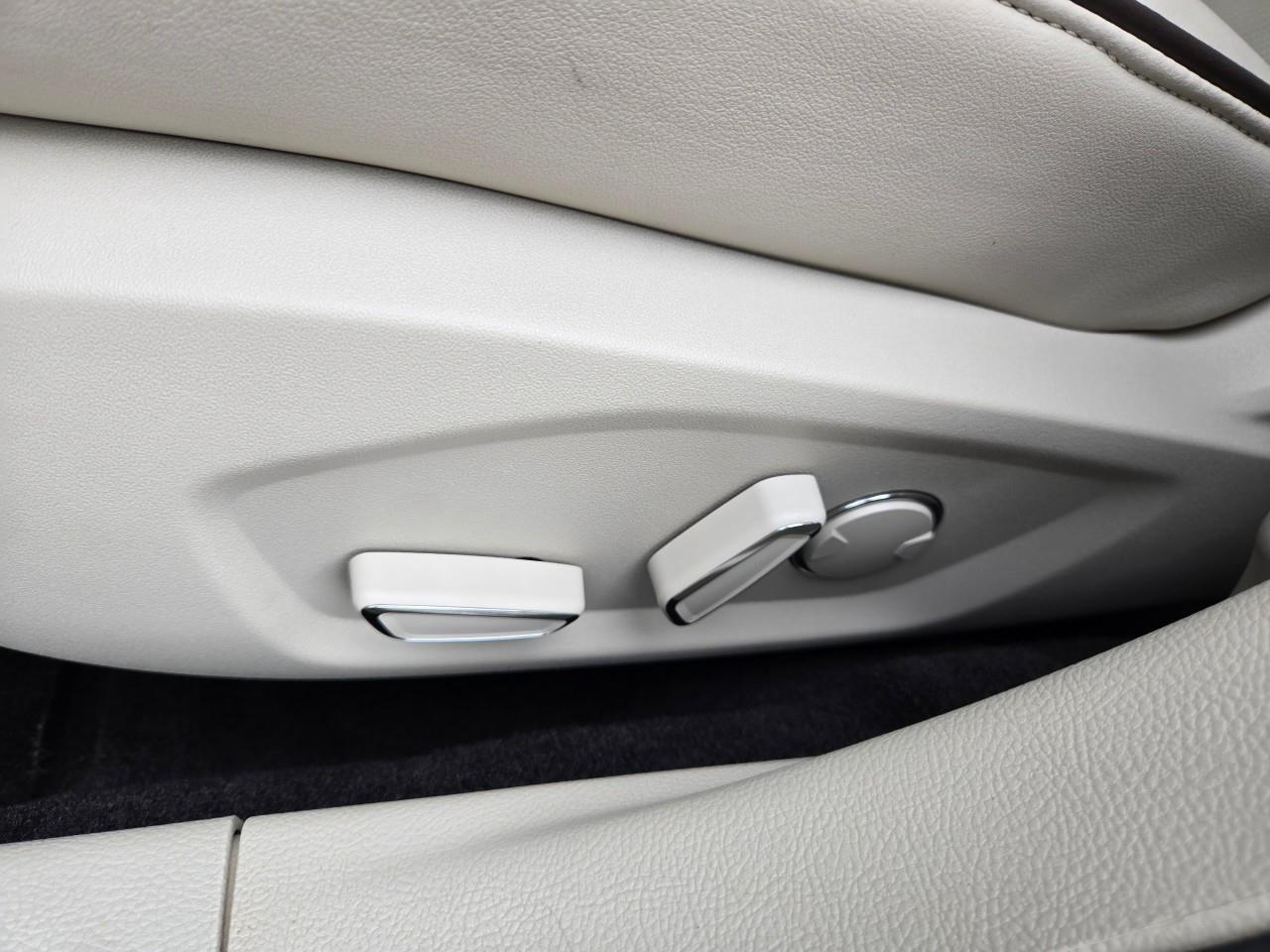 2018 Ford Fusion Energi Platinum 4dr Front-Wheel Drive Sedan Photo