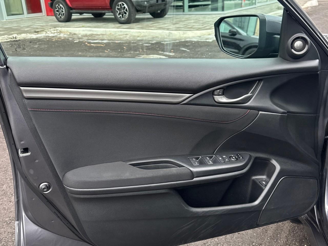 2017 Honda Civic Si (M6) 4dr Sedan Photo