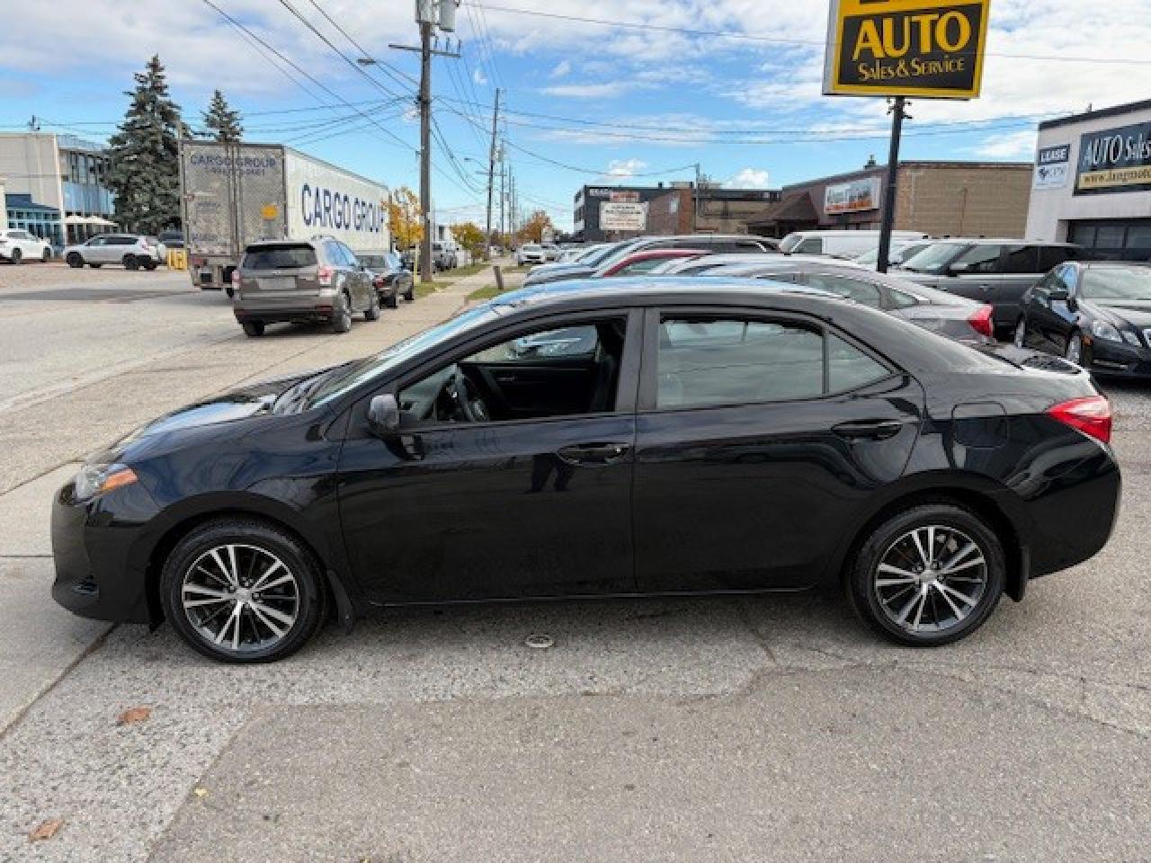 2018 Toyota Corolla LE (CVTi-S) 4dr Sedan Photo