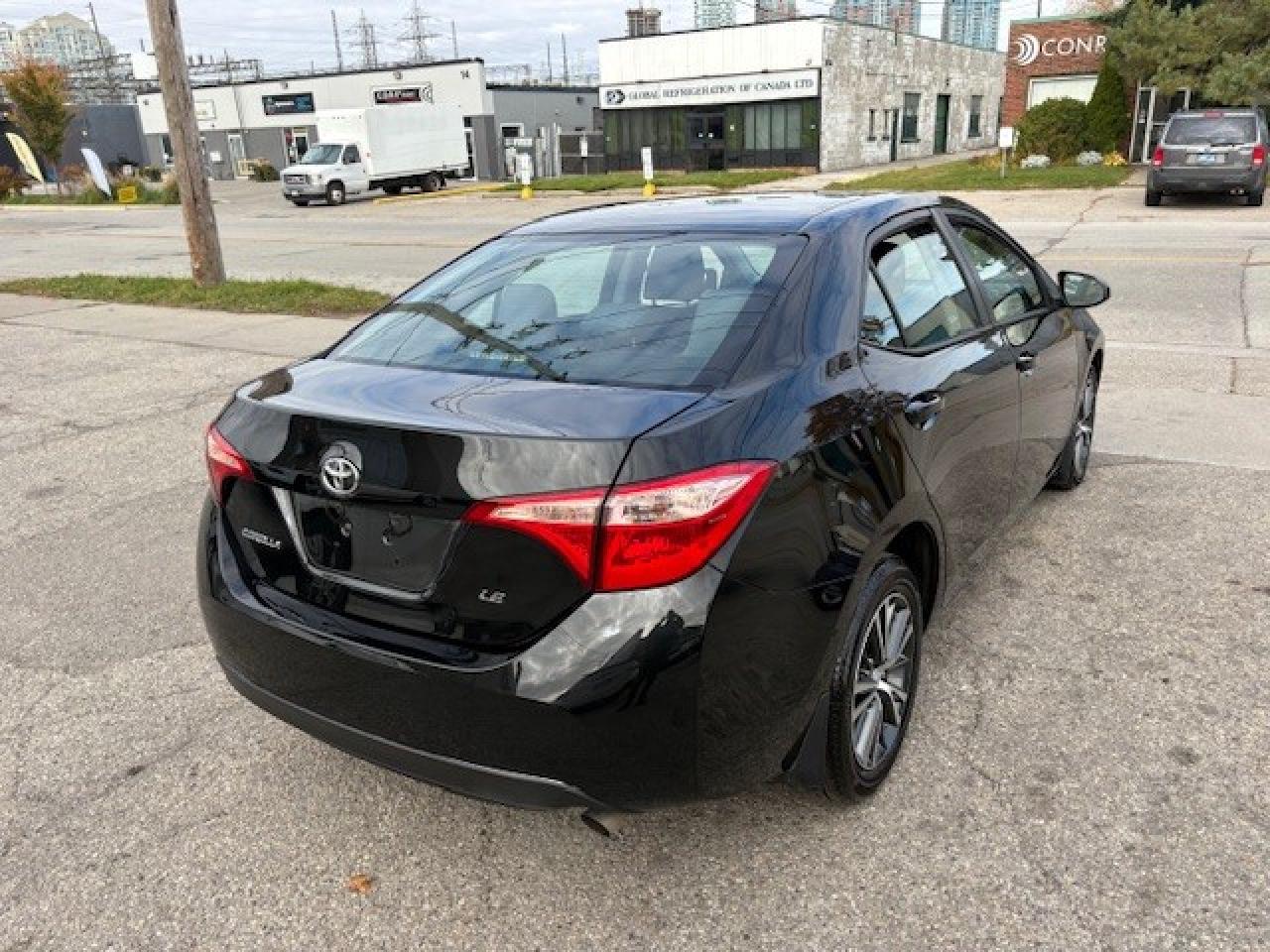 2018 Toyota Corolla LE (CVTi-S) 4dr Sedan Photo3