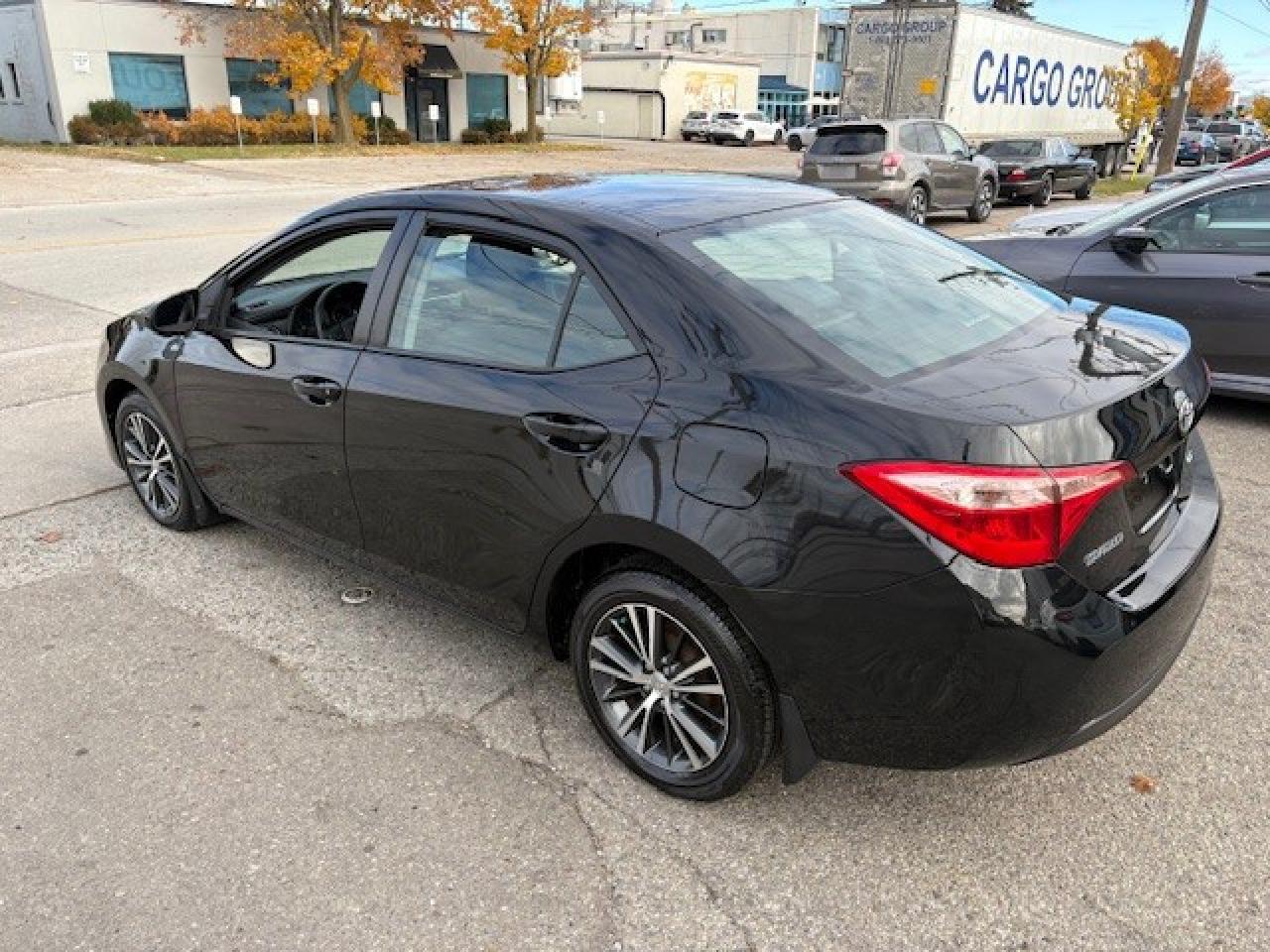 2018 Toyota Corolla LE (CVTi-S) 4dr Sedan Photo